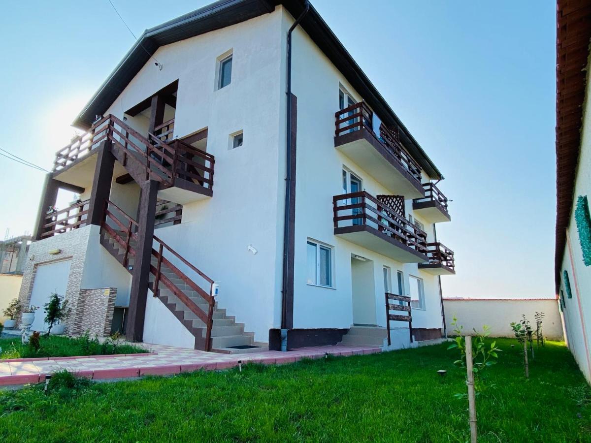 Отель Casa Irina 2Mai Доуэ-Май Экстерьер фото